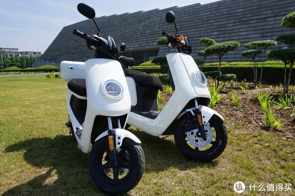 不粉不黑——小牛电动车 N1、M1 对比使用体验(附真人秀)