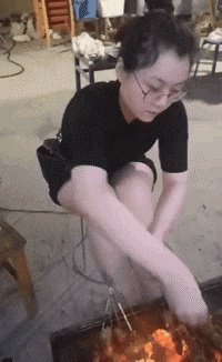 王宝强和女友牵手现身 伊织萌学会说中文的动态图