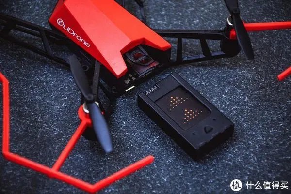 靠意念飞行到底有多玄乎？亲身体验UDrone意念无人机