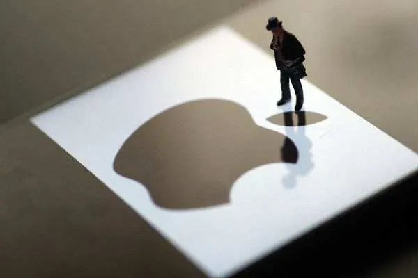 苹果市值一夜蒸发1296亿美元，为何会出现这种情况？