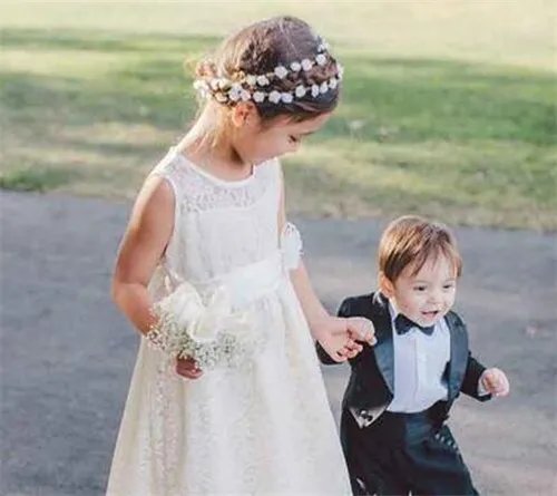 女花童发型图片大全  花童发型怎么设计好看