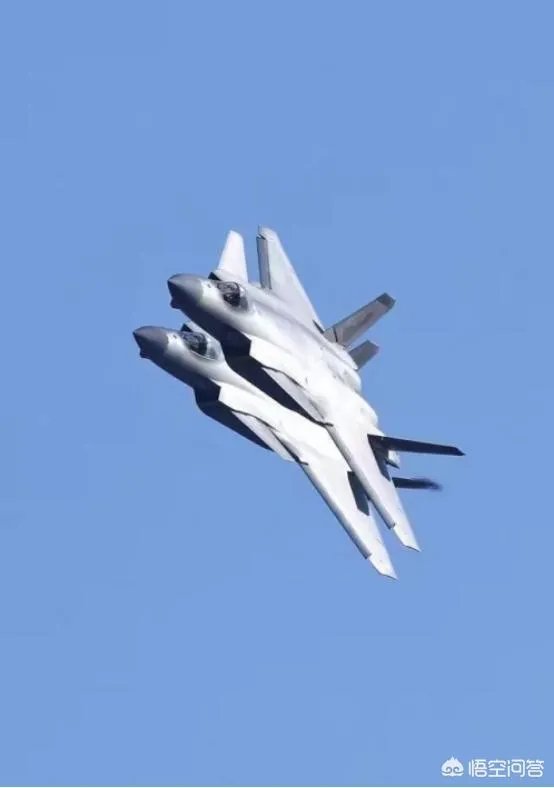 珠海航展开幕当天，歼20编队进行了飞行表演，大家有何评价？