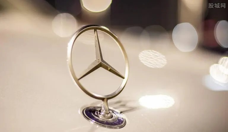 西安奔驰女车主身份 奔驰女车主哭诉维权视频录音曝光