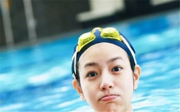 李荣浩获杨丞琳姐妹团捧场,陈妍希颜值惹争议,岁月给她留下了怎样的痕迹?