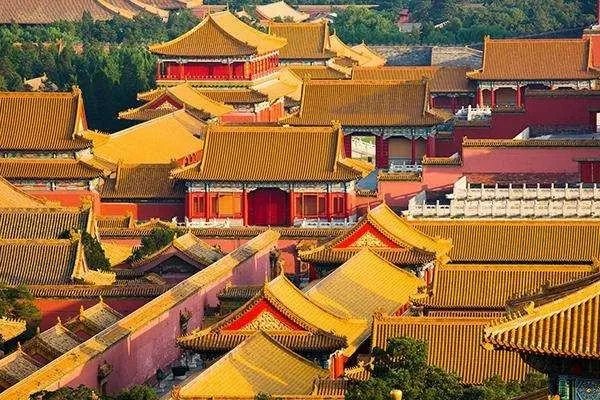 在故宫旅游,走到了一些边角上的偏殿,为什么导游都会告诉你只管向前走,千万不要回头?