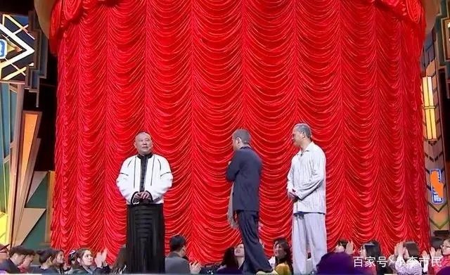 叶逢春父亲去世坚持录节目，郭德纲穿白衣主持是故意为之吗？