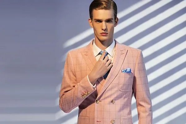 粉丝西装被井柏然穿出高级感，难以驾驭的粉色西装要怎么搭？