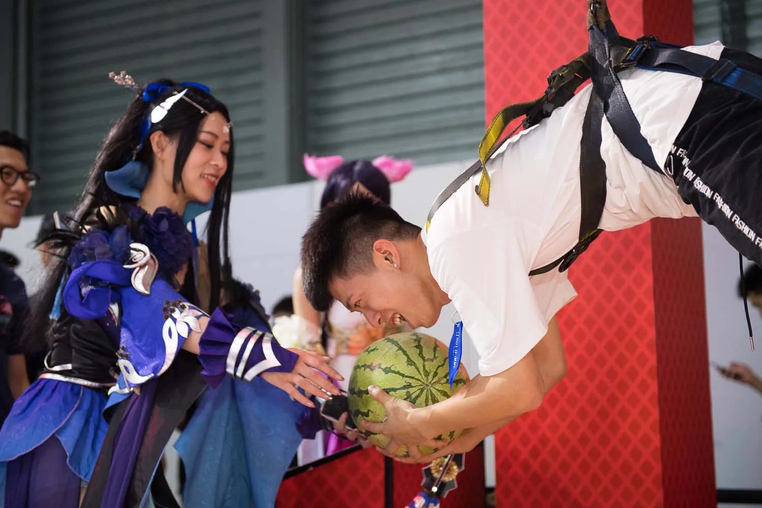 真人娃娃机到底有多好玩?不看SG只求当个娃娃夹走福利