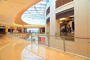 店主辱骂顾客2000块东西都买不起，遇到这种情况我们该怎么办？