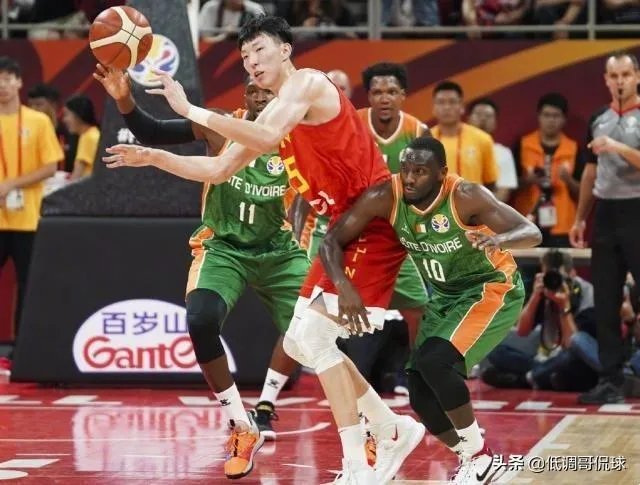 世界杯首战，中国男篮球员周琦拼到抽筋，如何评价周琦的拼搏精神？