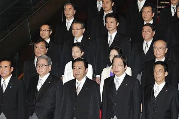 日本现任内阁全体辞职,是因为不满意菅义伟么?