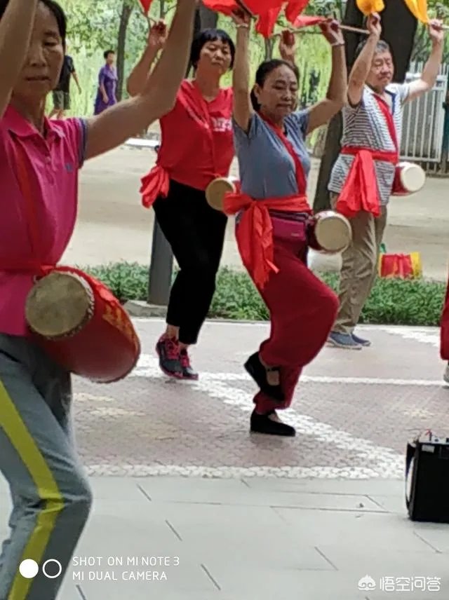 对于部分小区内大妈跳广场舞扰民这件事，你有什么看法？