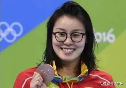 傅园慧世锦赛颗粒无收,被指心在综艺身在泳池会好吗?傅爸爸又怒怼网友,他这样对吗?