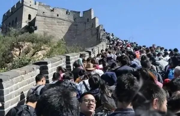 国家明确：优化法定节假日时间分布格局！调休会被取消吗？