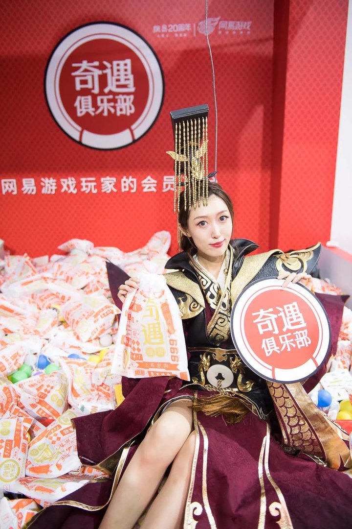 真人娃娃机到底有多好玩?不看SG只求当个娃娃夹走福利