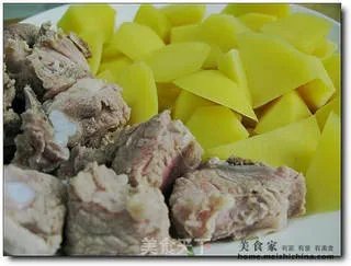 土豆烧排骨