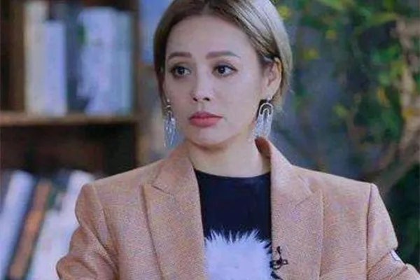 《创4》选手问宁静为什么要退团，你认为他是情商低还是胆子大？