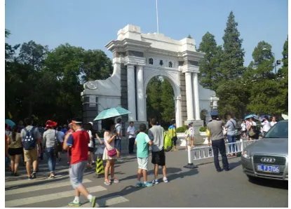 藏快递车混入清华被拦下了?