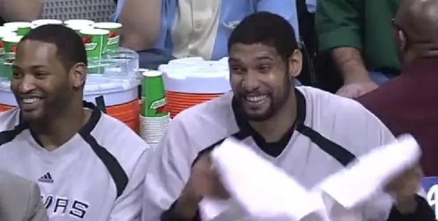 看一眼马刺替补席扭头就跑, 小学生用生命演绎装X, 结果呢?