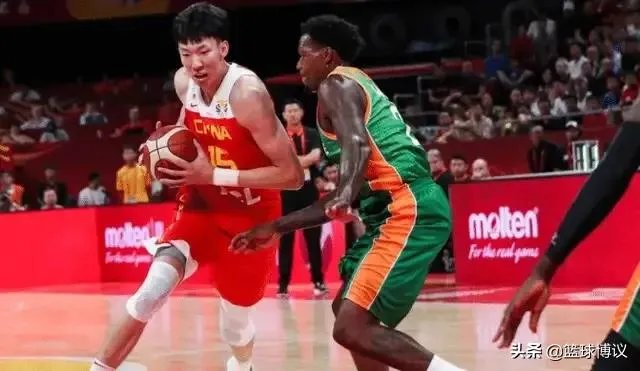 世界杯首战，中国男篮球员周琦拼到抽筋，如何评价周琦的拼搏精神？