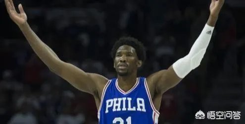 对于本赛季唐斯和恩比德的对位表现怎么看？