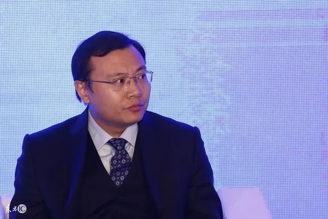 恒大地产聘请任泽平为首席经济学家,年薪高达税前1500万,怎么看?