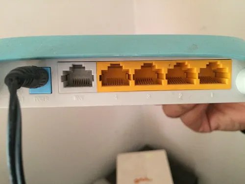 路由器和猫的区别  猫和路由器怎么连接