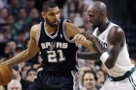 对于本赛季唐斯和恩比德的对位表现怎么看？