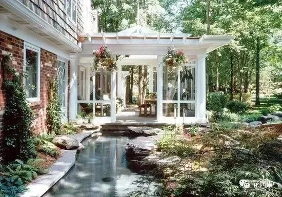 花园里有一间阳光房,美了这个灿烂的季节