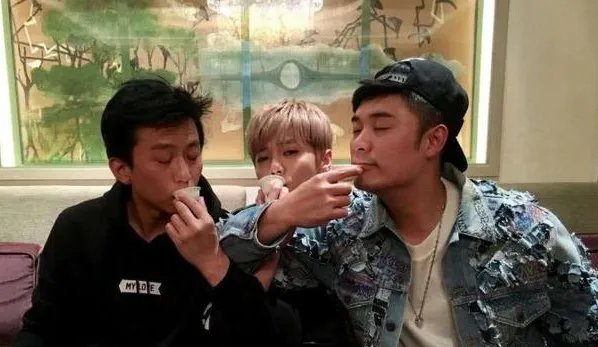 《奔跑吧兄弟》邓超、鹿晗、陈赫三人感情为什么这么好？