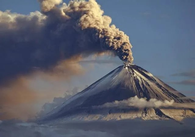 如果黄石公园火山爆发,面临世界末日,有哪些具体的求生方法?