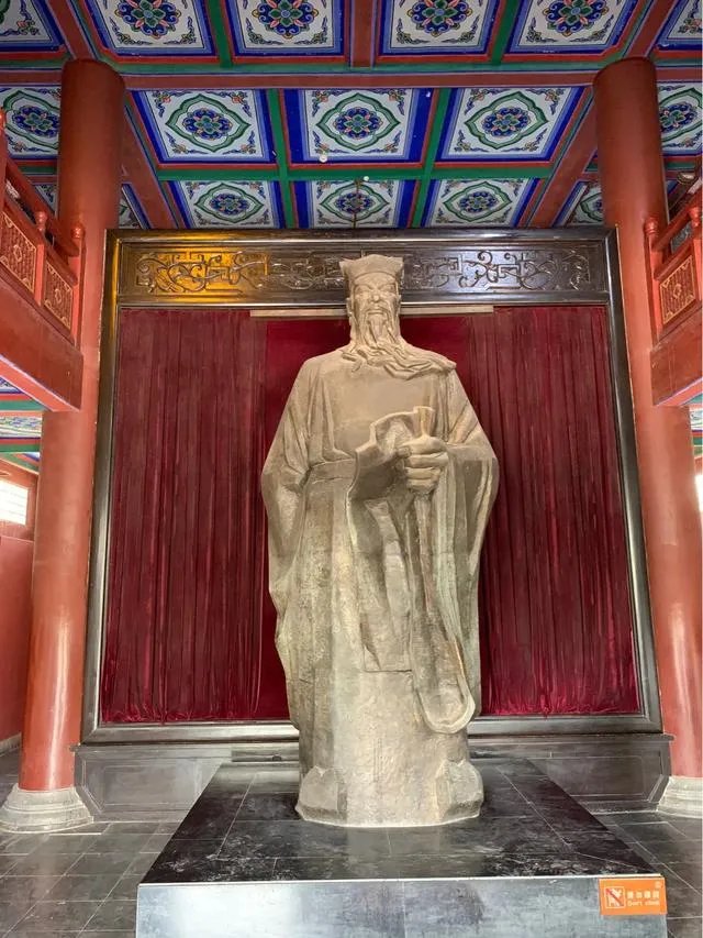 如何评价疫情防控的中国经验与美国经历？