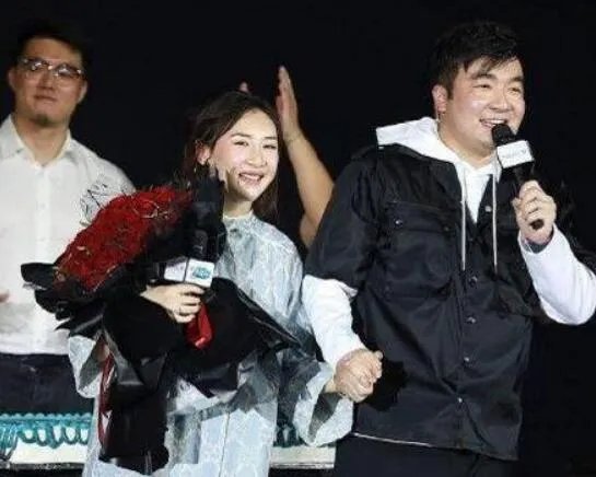 梁超何雯娜订婚是真的吗 何雯娜梁超订婚秀恩爱