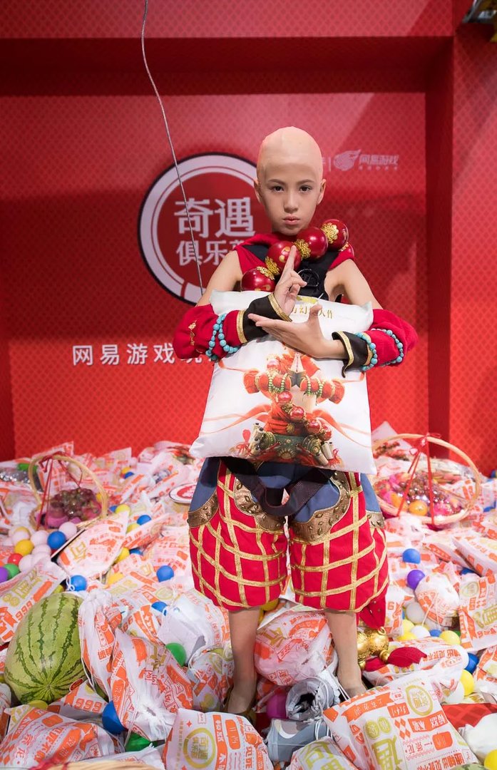 真人娃娃机到底有多好玩?不看SG只求当个娃娃夹走福利