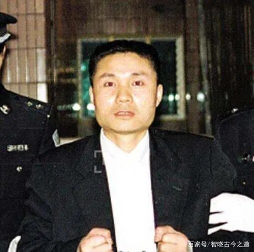 《除暴》原型中国头号悍匪张君,究竟是因为什么走上歪路?