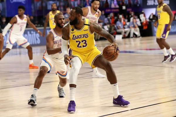NBA常规赛中湖人121-118战胜灰熊,场上表现最佳的球员是谁?