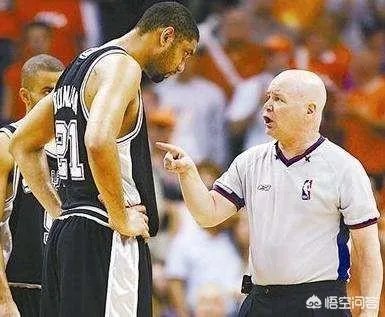 看一眼马刺替补席扭头就跑, 小学生用生命演绎装X, 结果呢?