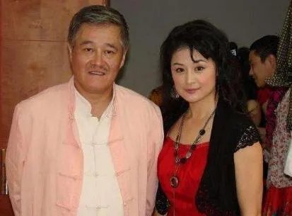 因撞骆驼,演员于月仙车祸死亡,责任怎么划分?骆驼能得到赔偿吗?