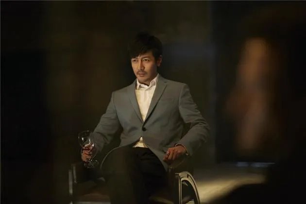 张鲁一年轻照片引争议 解密其整容事件真相