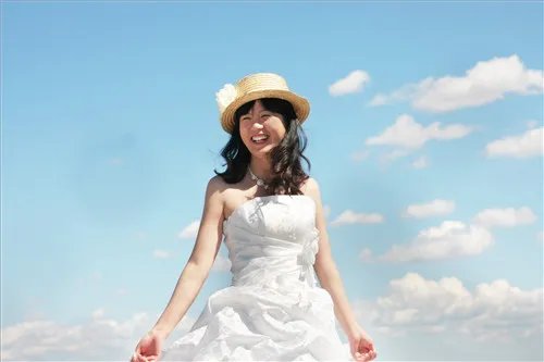 一套婚纱照大概多少钱   拍婚纱照几套衣服合适