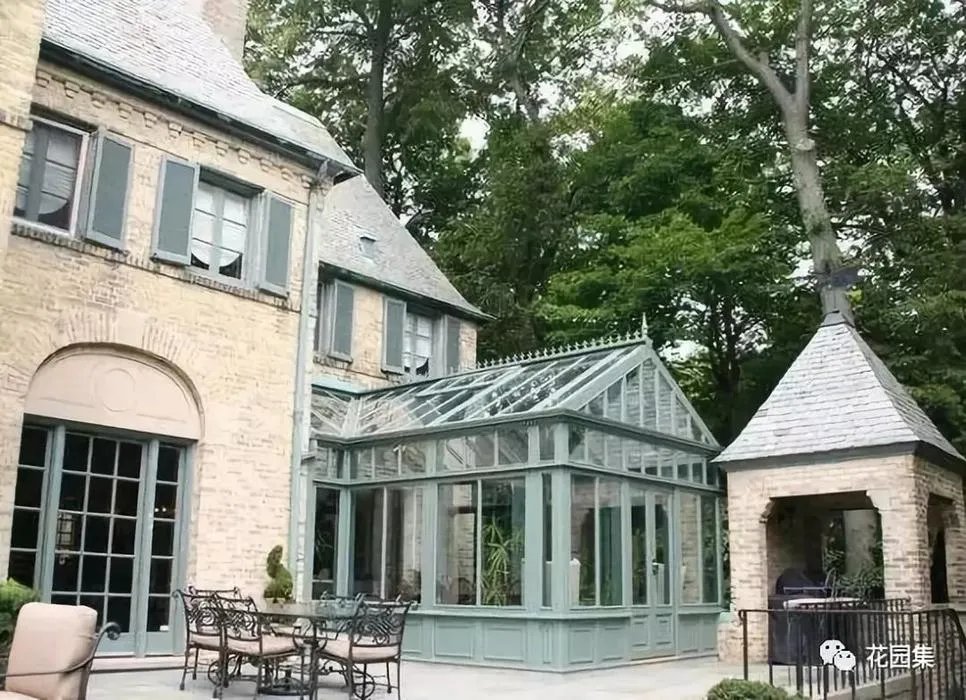 花园里有一间阳光房,美了这个灿烂的季节