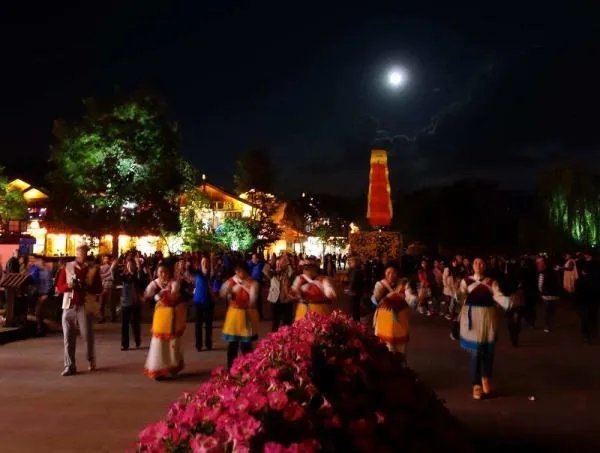 丽江古城好玩吗 丽江古城晚上好玩吗