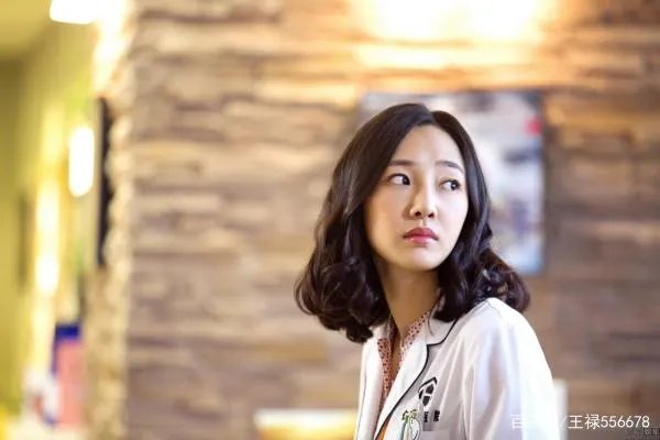 37岁白百何近况曝光，离婚后人气大跌，你认为她还能回归曾经吗？