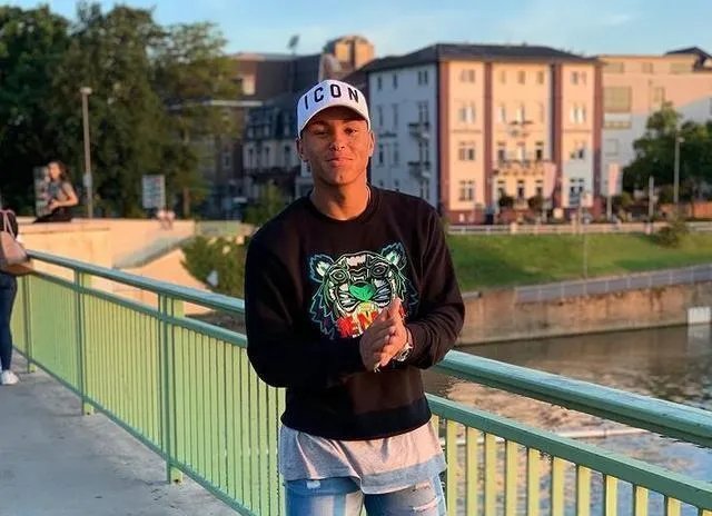 拜仁与霍芬海姆前锋西布签约3年，为什么德甲成拜仁后花园？