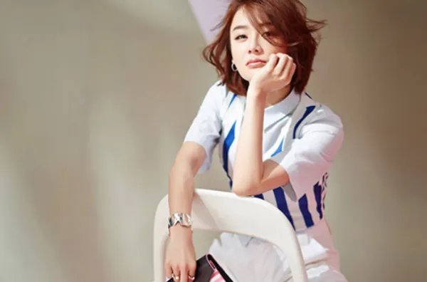 袁姗姗分享姐姐幕后淤青腿,参加《浪姐2》真的能够让她们翻红吗?