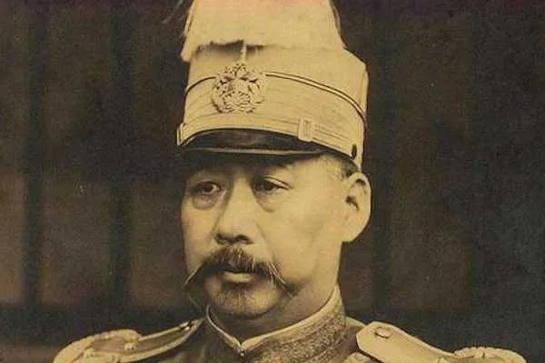 卢小嘉曾暴打黄金荣,之后卢家倒台,他的下场如何呢?