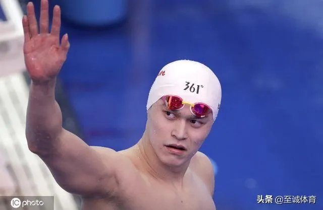 孙杨200米预赛小组第一晋级,没有受到霍顿干扰。还与澳大利亚选手击掌。如何评价?