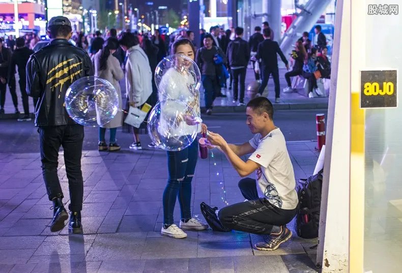 网红气球窝点被端 网红气球最新价格多少