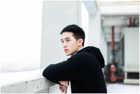 许魏洲曾获“2018华人杰出青年歌手”奖,他在流量小生中处于什么水平?