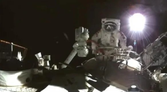 神舟十三航天员今晚出舱！翟志刚再说我已出舱感觉良好